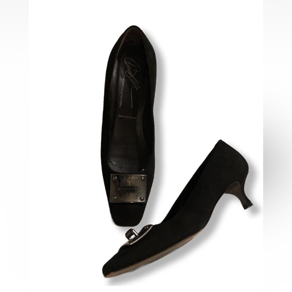 Donald J Pliner Black Suede Kitten Heel Pump Womens Size 8 N Narrow Metal Accent